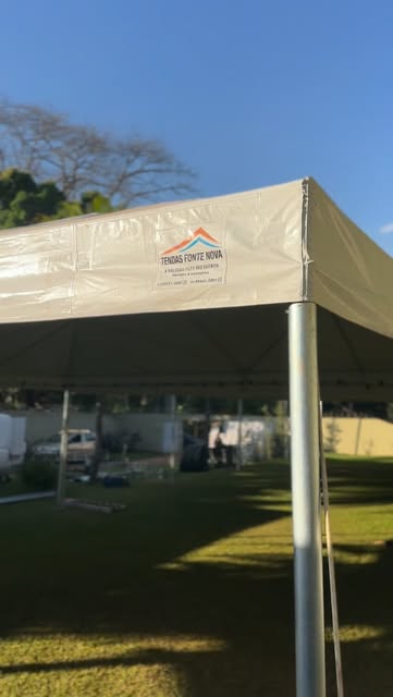 Detalhe da lona da tenda com o logotipo Tendas Fonte Nova